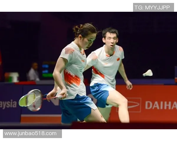 南京羽毛球队在大师赛中的团队协作表现分析与点评